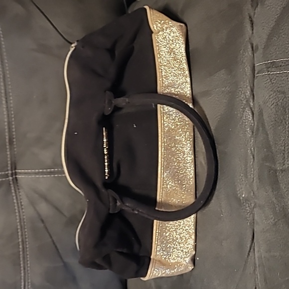 Victoria Secret - Picture 2 of 3